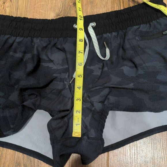 Vuori Womens Clementine Short Camo Size L Gray Active Gym Running Lightweight - Picture 9 of 10